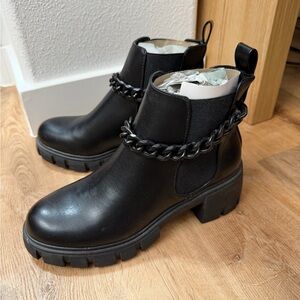 Black Women's Chunky Chelsea Boot with Chain Accent - Madden Girl